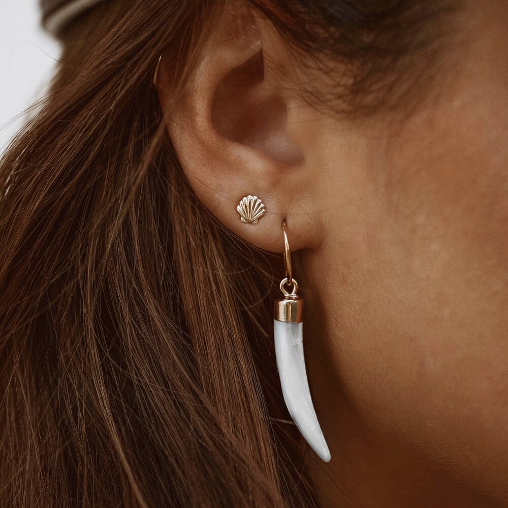 Clam Shell Studs Gold/Silver