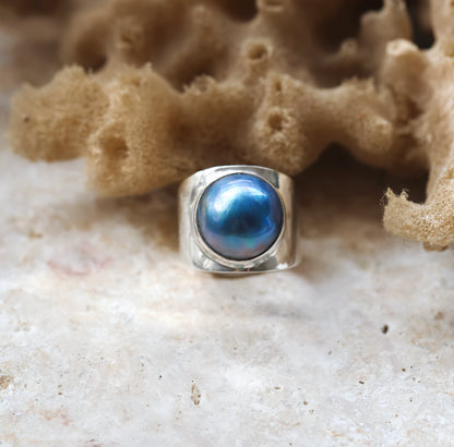 Size 6 Chunky Mabe Pearl Ring