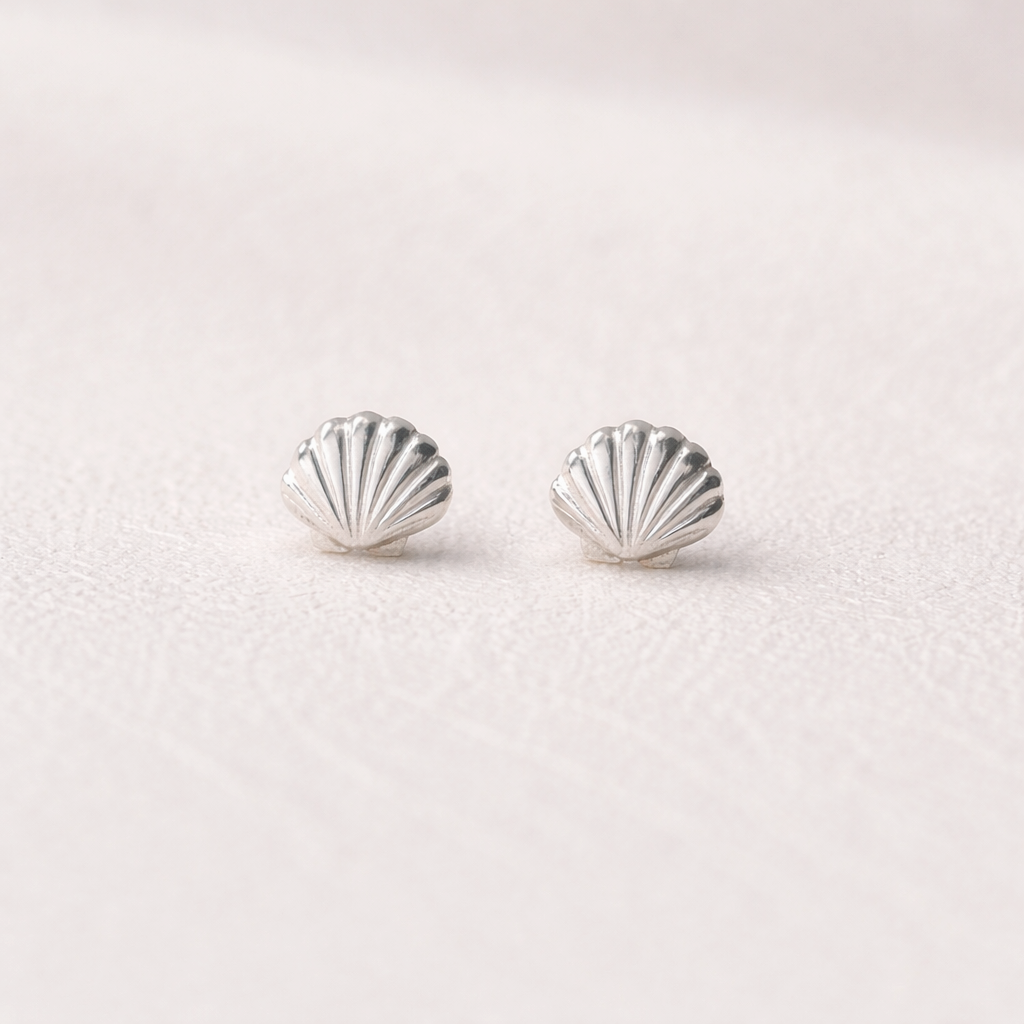 Clam Shell Studs Gold/Silver